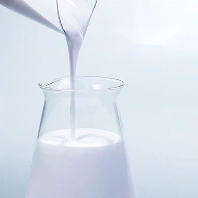 Wasseraufbereitung in Industriequalität, Silikon-Entschäumer, Polyether, weiße Flüssigkeit, Wasseraufbereitung